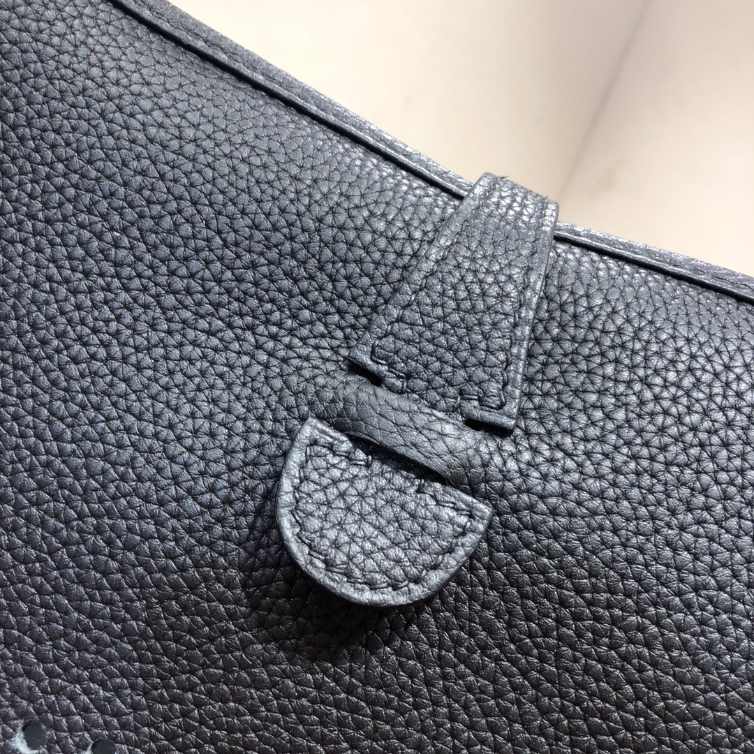 Hermes Evelyne III 29 PM Shoulder Bag In Black Clemence Leather